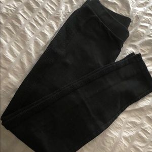 EUC thick detailed leggings